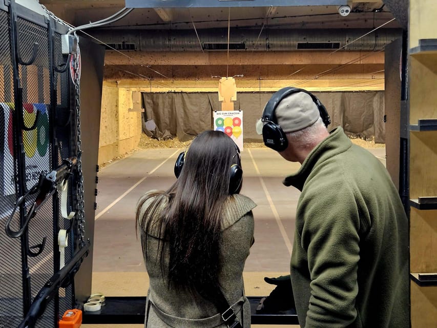 Krakow: Shooting range with hotel pickup - What happens at BIG GUN Strzelnica
