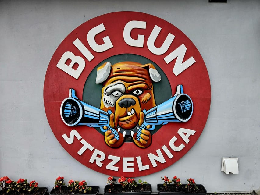 Krakow: Shooting range with hotel pickup - The guide and driver can shape the outing