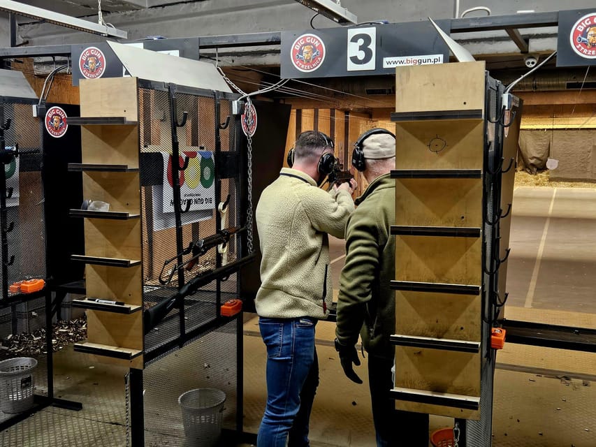 Krakow: Shooting range with hotel pickup - The 90-minute schedule, from hotel to range
