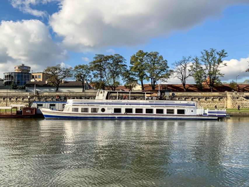 Krakow: Sightseeing Cruise by Vistula River - The upper deck gives you the best views