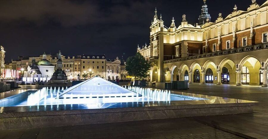 Krakow: Skip-the-Line Rynek Underground Museum Guided Tour - Burials and the people behind the city