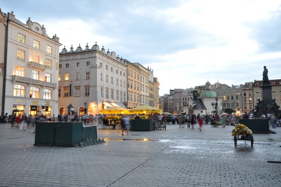 Krakow: Skip the Line Underground Museum and Old Town - From Market Square to Krakow’s Royal Route