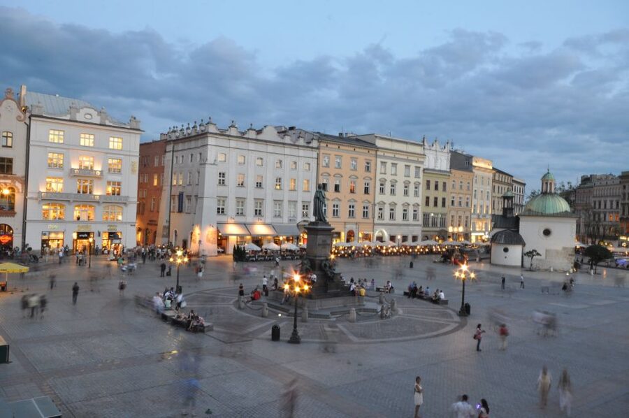 Krakow: Skip the Line Underground Museum and Old Town - Timing, pace, and physical demands