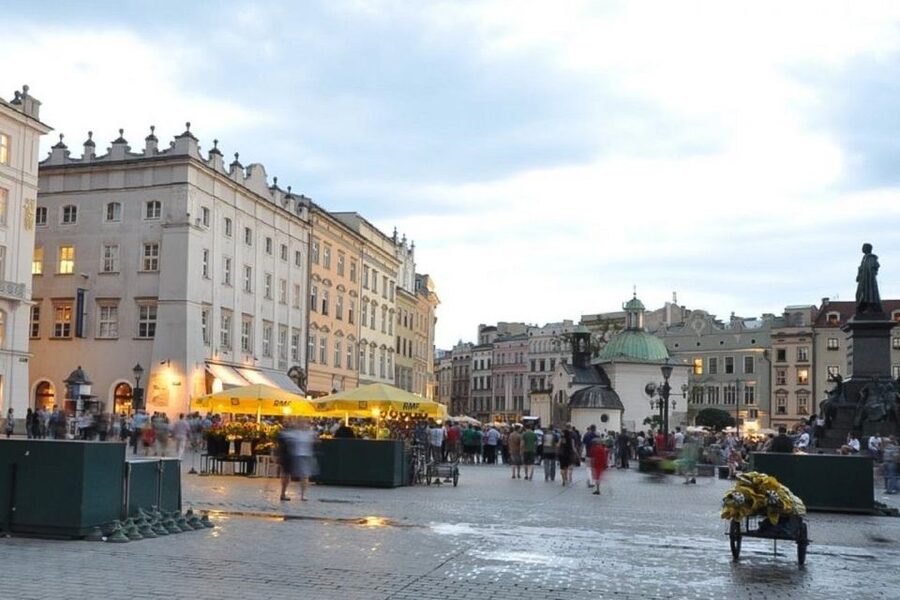 Krakow: Skip the Line Underground Museum & Old Town Private - From the medieval foundations to the Royal Route