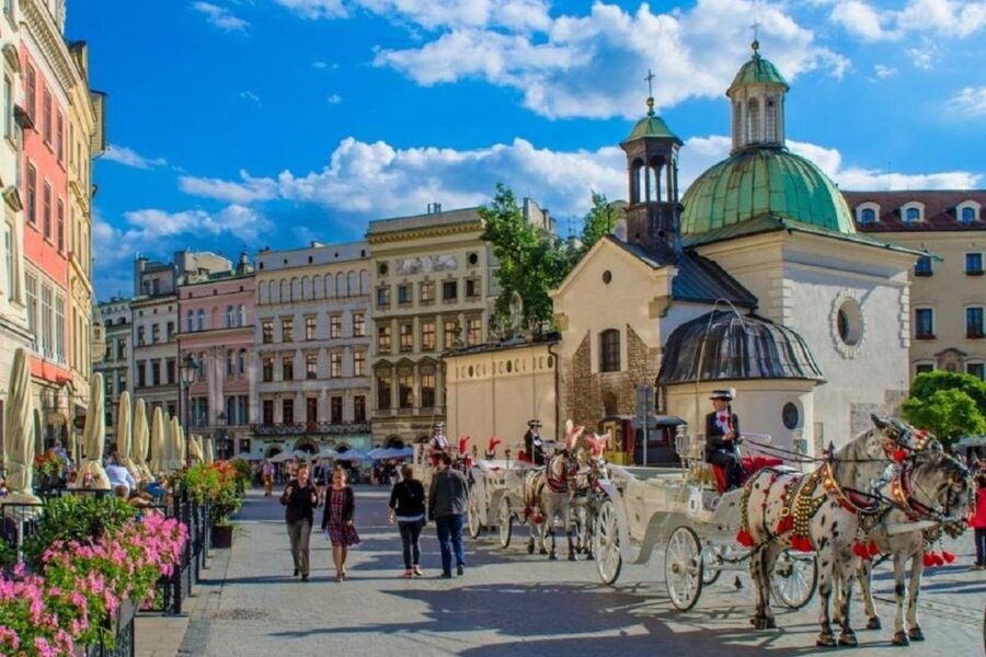 Krakow: Skip the Line Underground Museum & Old Town Private - What the two-hour underground visit feels like