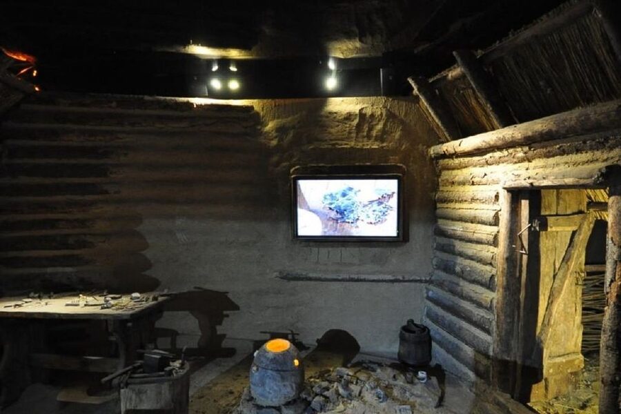 Krakow: Skip the Line Underground Museum Private Guided Tour - Timing, meeting point, and the late-arrival rule