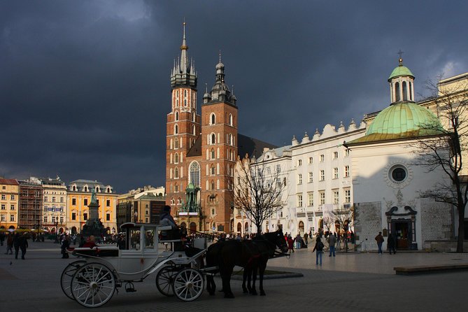 Krakow Skip The Line Wawel Castle & Old Town Guided Tour - Key points to know before booking