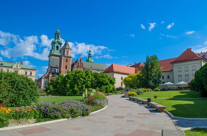Krakow Skip The Line Wawel Castle & Old Town Guided Tour - Wawel Castle State Rooms and the value of skip-the-line entry
