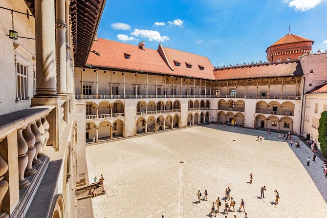 Krakow Skip The Line Wawel Castle & Old Town Guided Tour - St. Mary’s Basilica and the churches around the square