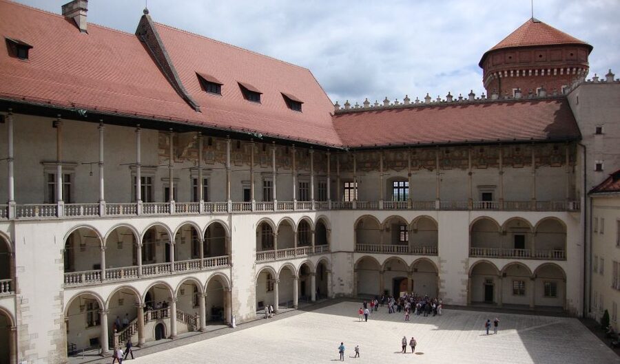 Krakow: Skip-the-Line Wawel Castle & Old Town Guided Tour - Jagiellonian University and the green edge of Planty Park