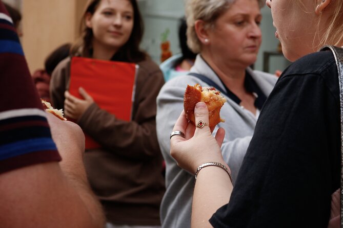Krakow: Street Food Tasting Walking Tour - What the 90-minute schedule really gives you