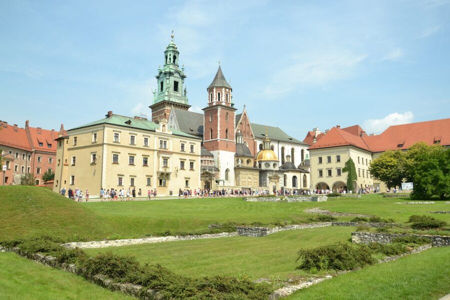 Krakow: The Old Town Walking Tour - Crossing Europe’s largest medieval market square