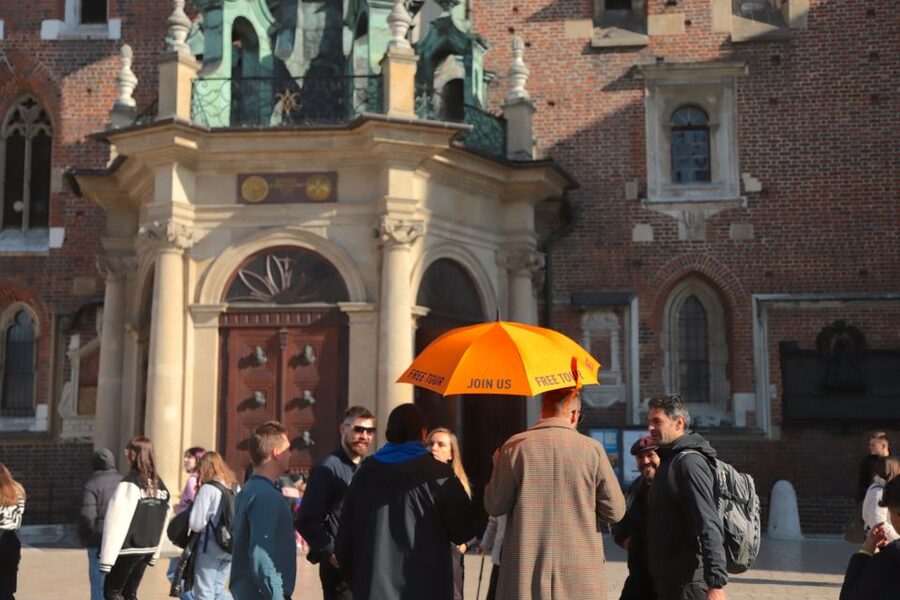 Krakow: The Old Town Walking Tour - How fast and tiring is the 150-minute walk?