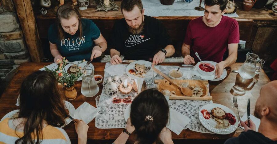 Krakow: Traditional Polish Food and Drinks Tasting Tour - The one-hour restaurant meal
