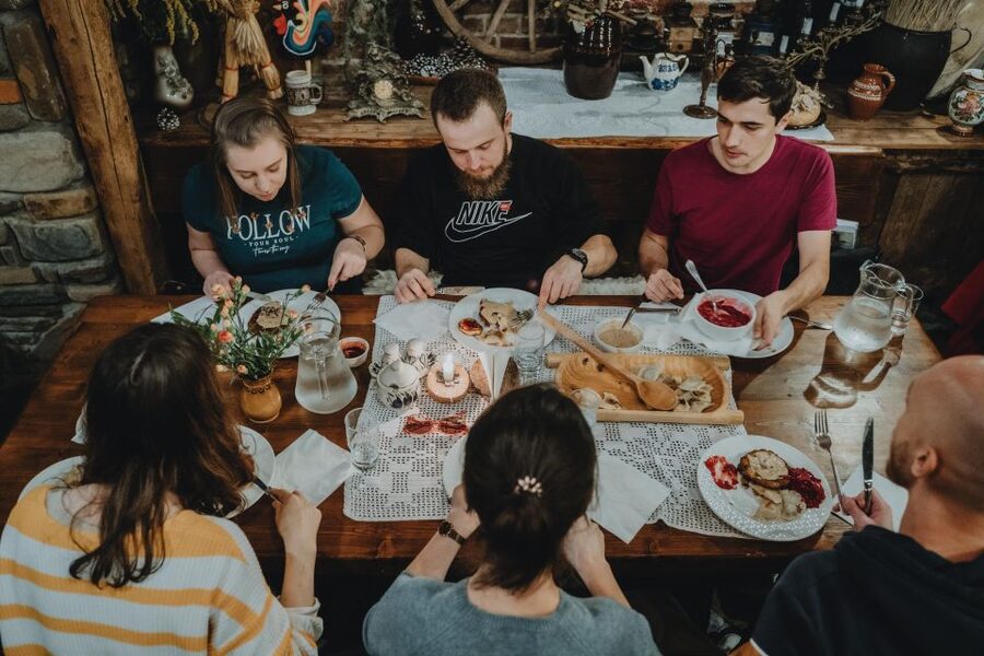 Krakow: Traditional Polish Food and Drinks Tasting Tour - Guide quality and group size