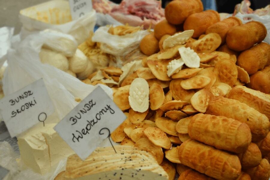 Krakow: Traditional Street Food Walking Tour - Key things to know before booking
