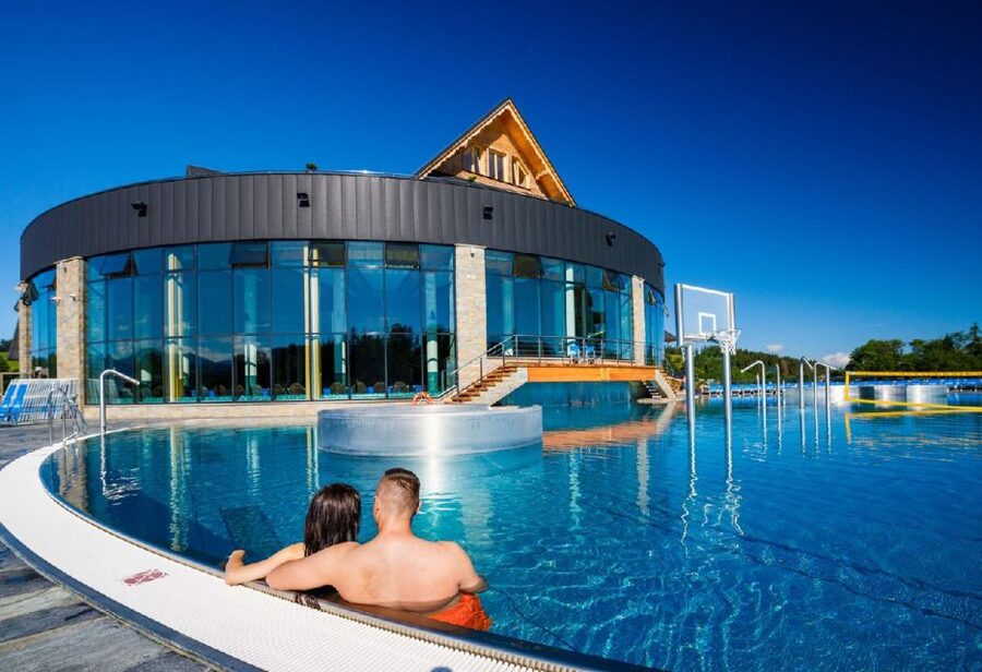 Krakow: Trip to Chocholow Thermal Baths in Tatra Mountains - Food, drinks, and the poolside DJ