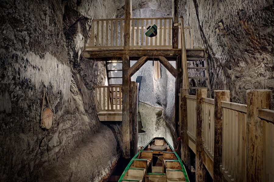 Krakow: UNESCO Underground Boat Expedition & Salt Mine Tour - Going below ground at Bochnia