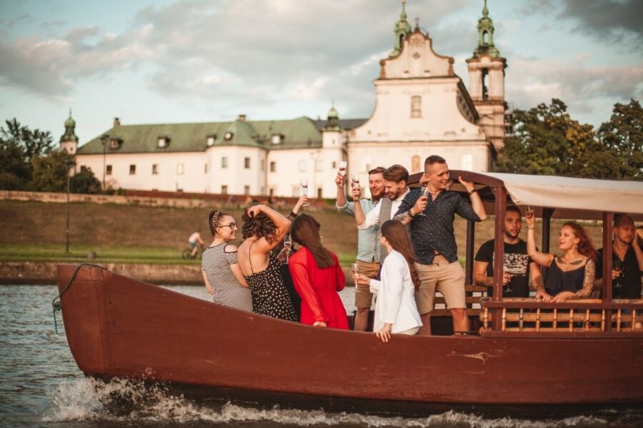 Krakow: Vistula Night Cruise by Gondola w/ Audio Commentary - The Return Ride to Kazimierz