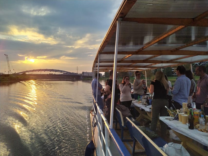 Krakow: Vistula River Cruise with Historical Views - Starting beside Wawel Hill and Powiśle Street