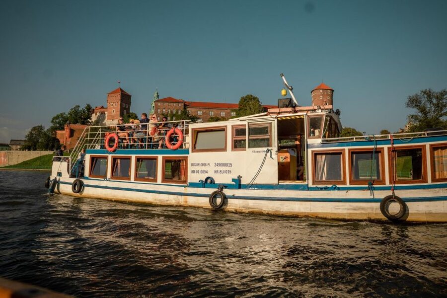 Krakow: Vistula River Panoramic Boat Tour ️ - Who should book the Kapitan Victor cruise?