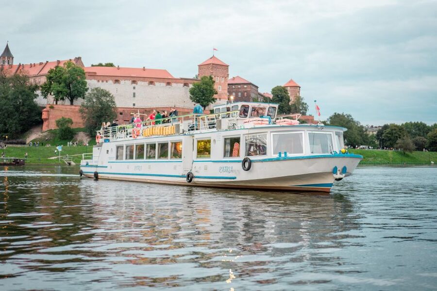 Krakow: Vistula River Panoramic Boat Tour ️ - Turning back toward Kazimierz and Podgórze