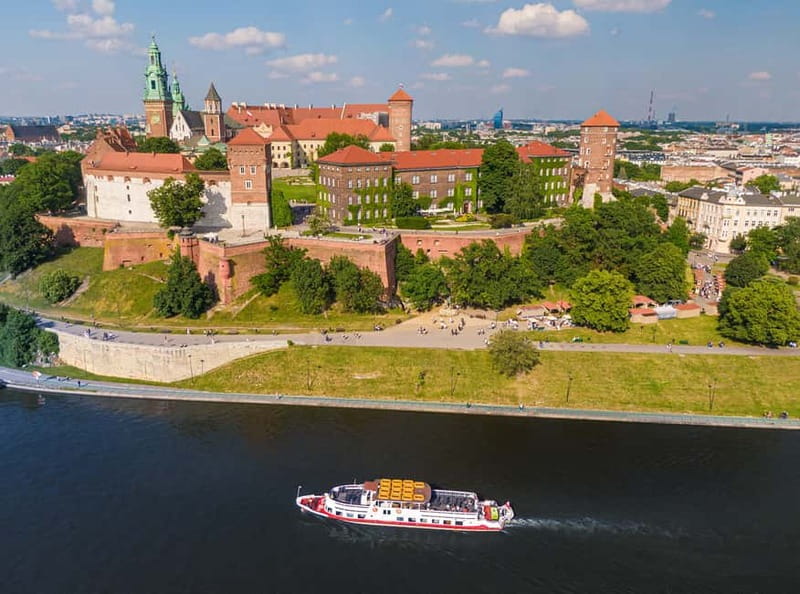 Krakow: Vistula River Sightseeing Cruise with Audio Guide - Wawel Castle looks best from the Vistula