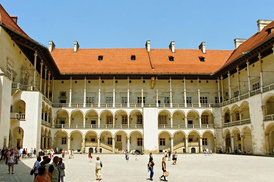 Krakow: Wawel Castle and Cathedral Guided Tour - Wawel Cathedral, where Poland remembers