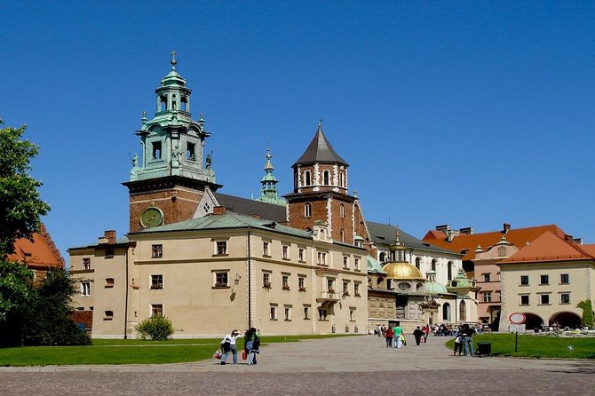 Krakow: Wawel Castle & Cathedral Guided Tour - Wawel Cathedral and the royal crypts