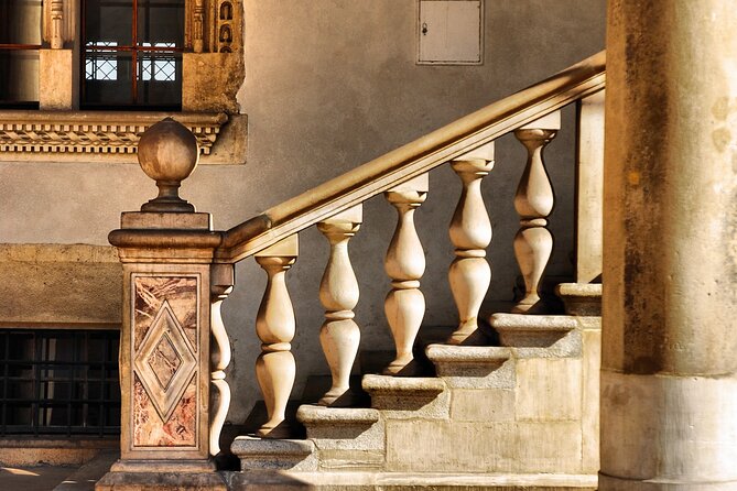 Krakow: Wawel Castle & Cathedral Guided Tour - Practical advice for a smoother visit