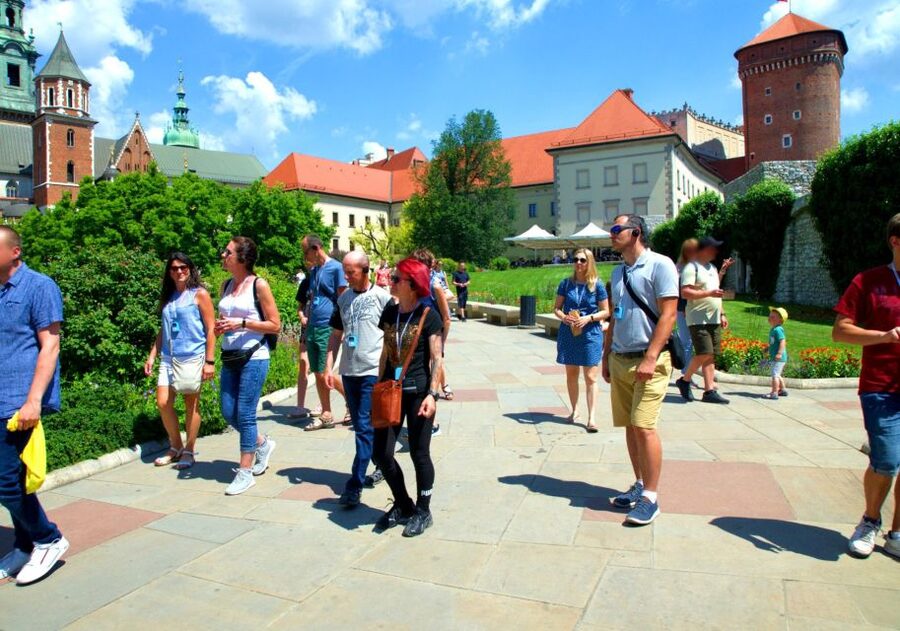 Krakow: Wawel Castle Guided Tour with Entry Tickets - Why Wawel Castle matters in Krakow