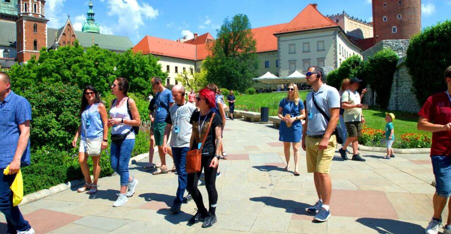 Krakow: Wawel Castle Guided Tour with Entry Tickets - Inside the selected Wawel exhibition