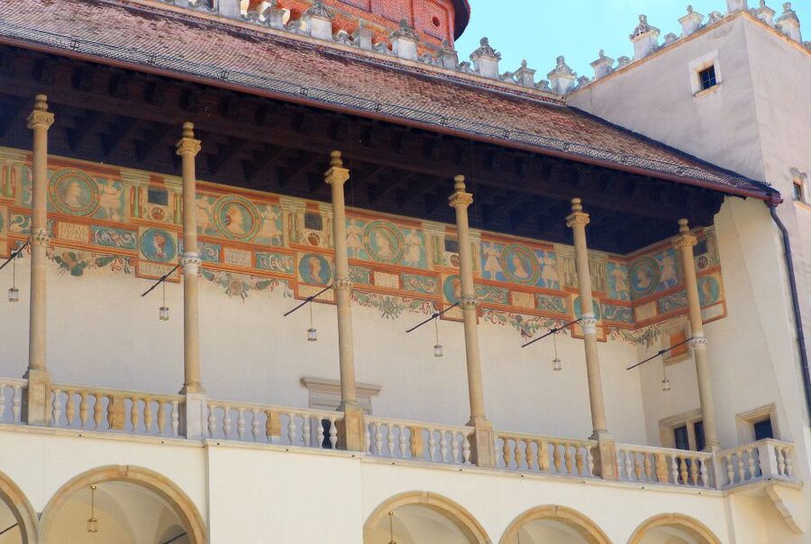 Krakow: Wawel Castle Guided Tour with Entry Tickets - Language choices and group size