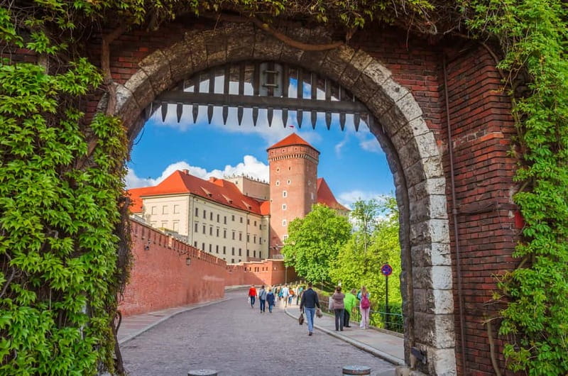 Krakow: Wawel Hill Audioguide Tour - Starting on Bracka Street and following Krakow’s Royal Route