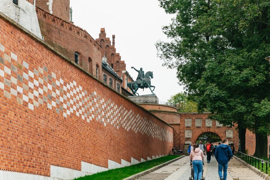 Krakow: Wawel Royal Hill with Optional Castle and Cathedral - The medieval courtyard and Austrian Hospital
