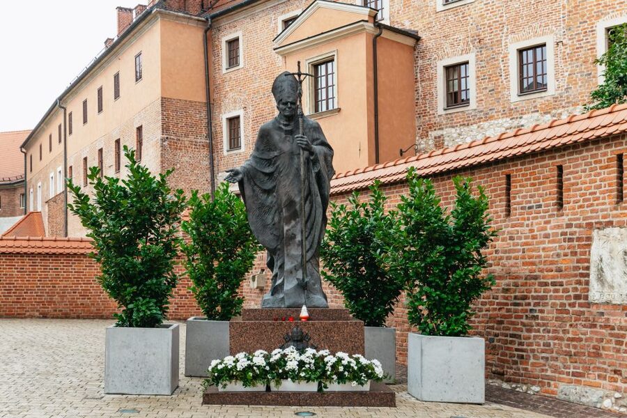 Krakow: Wawel Royal Hill with Optional Castle and Cathedral - Wawel Cathedral and the religious setting