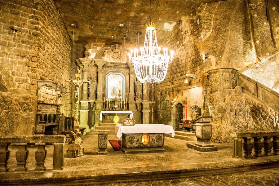 Krakow: Wawel & Salt Mine Experience with Lunch - Entering the Wieliczka Salt Mine