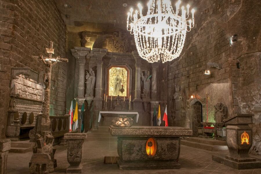 Kraków: Wieliczka Salt Mine Guided Tour with Hotel Pickup - The return by Szola is part of the story
