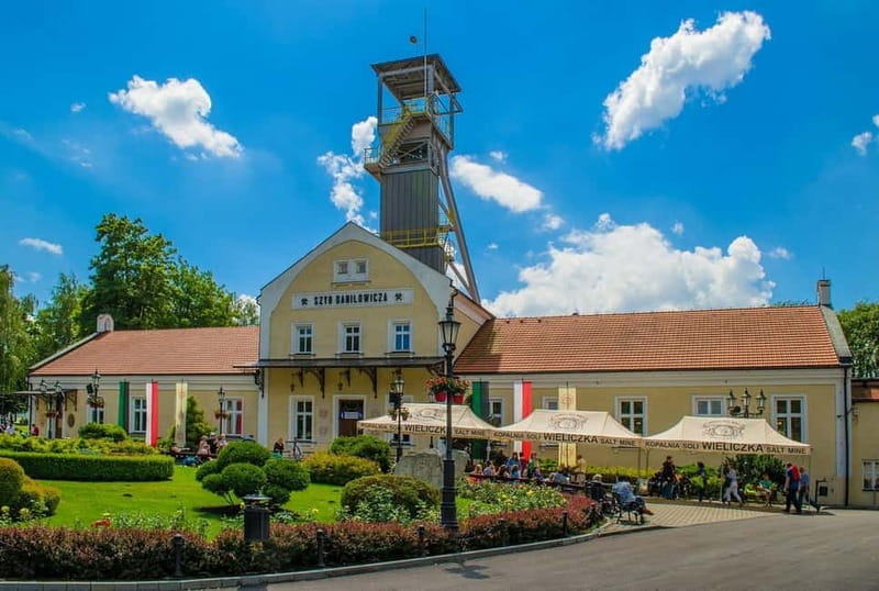 Kraków: Wieliczka Salt Mine Guided Tour with Transfer - The famous underground rooms are worth the walking
