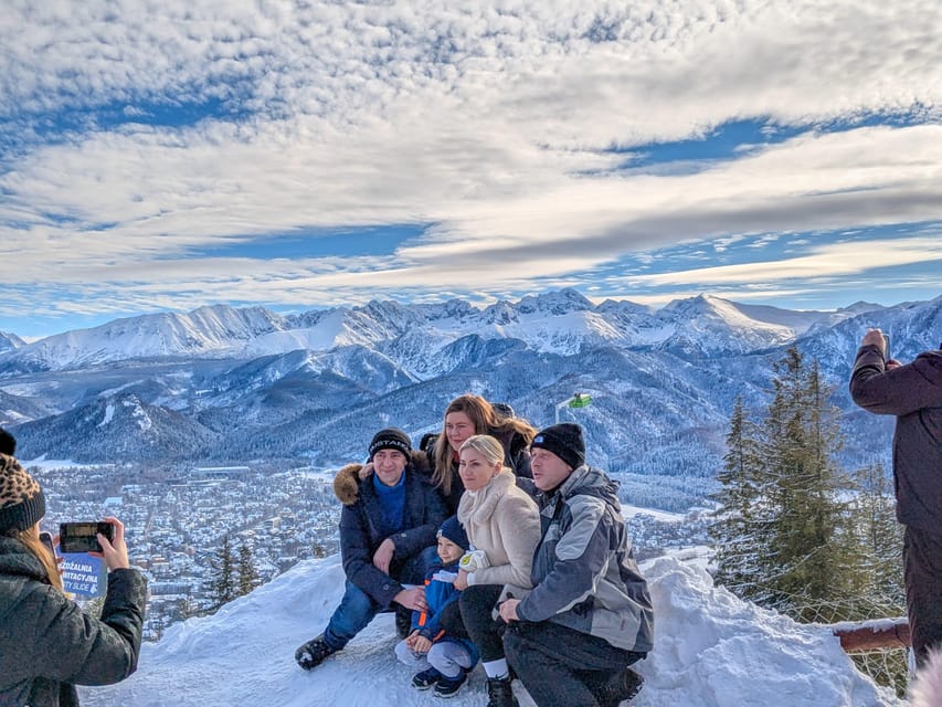 Krakow: Zakopane Cable Car, Vodka, Cheese & Hot Springs Tour - Chochołów: wooden houses and Highlander character