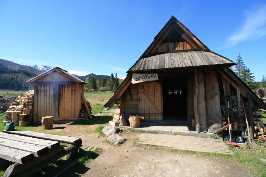 Krakow: Zakopane Day Tour with Optional Thermal Baths - Chochołów and its wooden homes