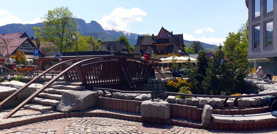 Krakow: Zakopane, Funicular, Cheese, and Highland Day Trip - What the Guides Add to the Day