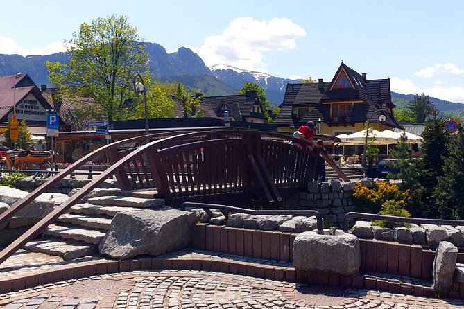 Krakow - Zakopane: Funicular, Cheese and Highland Highlights - Chochołów’s wooden houses and highlander craft