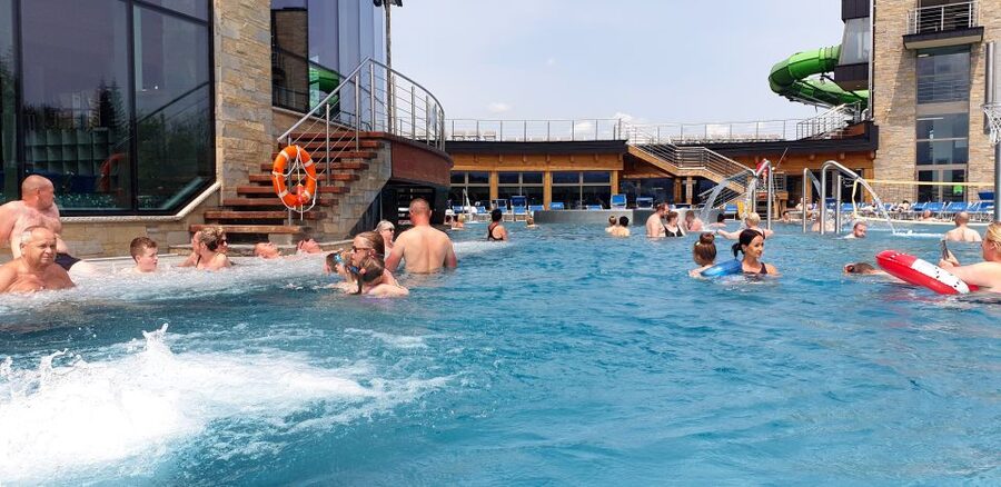 Krakow: Zakopane, Gubałówka & Thermal Baths – Full-Day Tour - Chochołów and its wooden highlander houses