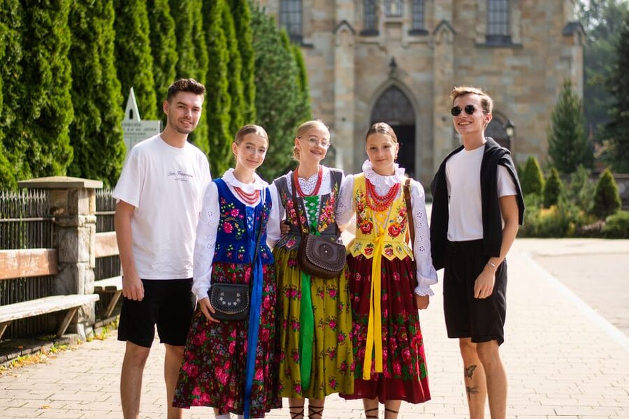 Krakow: Zakopane Tour with Cable Car, Tasting & Hotel Pickup - Chochołów and the old timber houses