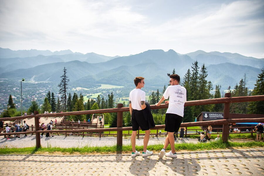 Krakow: Zakopane Tour with Cable Car, Tasting & Hotel Pickup - Guides, groups, and the overall pace
