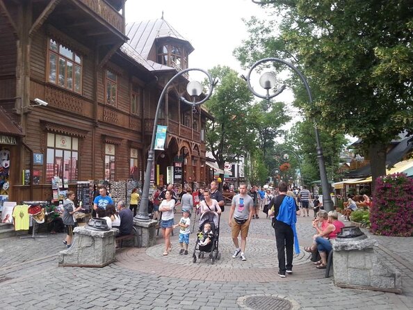 Krakow: Zakopane Tour with Optional Hot Bath Pools - Chochołów, where the houses are part of the visit