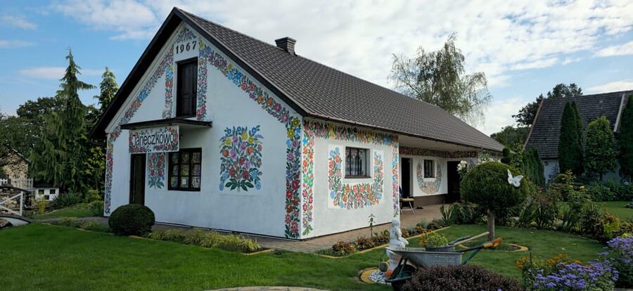 Krakow: Zalipie Village Tour - Seeing Zalipie beyond the postcard houses