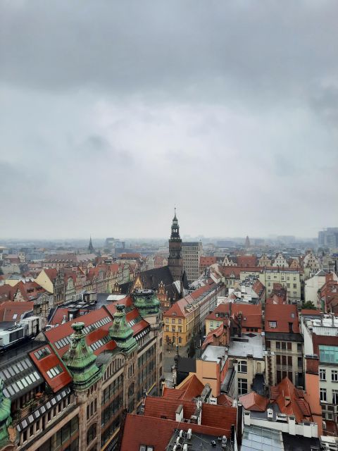 Legends of Old Town 1 Hour Walking Tour in Wroclaw (English) - The guides: warm storytelling over formal lecturing