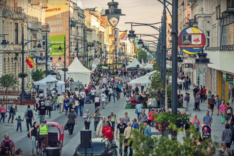 Lodz: Private City Walking Tour - Murals that turn blank walls into city history